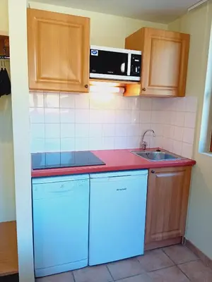 Cuisine ou kitchenette dans l'établissement Terrasses D 310 PARC NAT VANOISE appart 6 pers