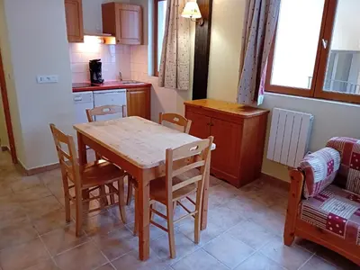 Cuisine ou kitchenette dans l'établissement Terrasses E 309 PARC NAT VANOISE appart 6 pers