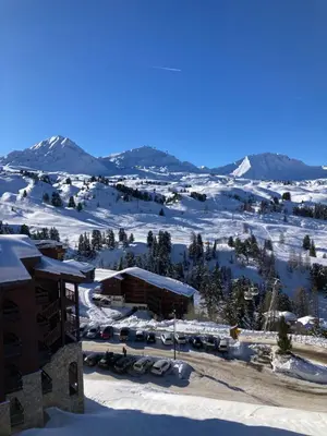 Vue générale sur la montagne ou vue sur la montagne depuis l'appartement