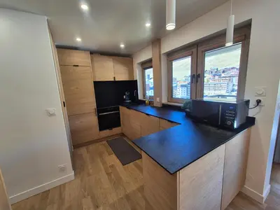 Cuisine ou kitchenette dans l'établissement Appartement rénové avec balcon, au pied des pistes à Tignes - FR-1-502-592