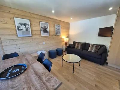 Coin salon dans l'établissement Appartement rénové avec balcon, au pied des pistes à Tignes - FR-1-502-592