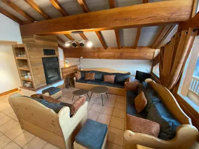 Coin salon dans l'établissement Chalet Marmotton-Domaine des Arcs