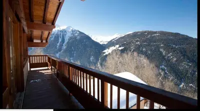 Vue générale sur la montagne ou vue sur la montagne depuis le chalet