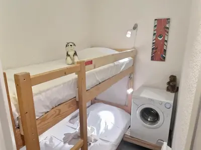 Un ou plusieurs lits dans un hébergement de l'établissement Confortable 2 pièces à Val-d'Isère avec balcon sud, idéal pour 5 personnes, animaux acceptés - FR-1-411-958