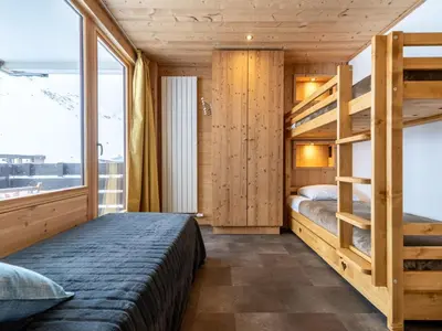 Un ou plusieurs lits dans un hébergement de l'établissement Apartment Les Hauts du Val Claret - Val Claret-27 by Interhome
