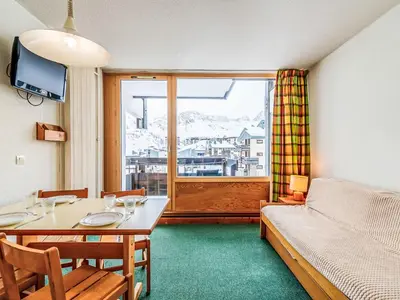Un ou plusieurs lits dans un hébergement de l'établissement Studio Home Club - Lavachet-13 by Interhome
