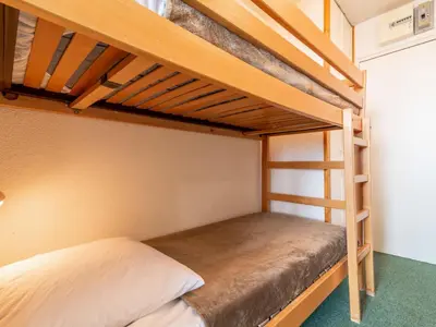 Un ou plusieurs lits dans un hébergement de l'établissement Studio Home Club - Lavachet-13 by Interhome