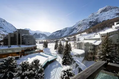 Vue générale sur la montagne ou vue sur la montagne depuis l'appartement