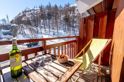 Vue générale sur la montagne ou vue sur la montagne depuis l'appartement