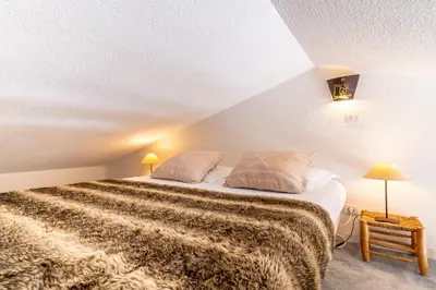 Un ou plusieurs lits dans un hébergement de l'établissement Le chalet de Lili 2 pièces duplex, skis aux pieds, balcon