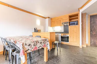 Cuisine ou kitchenette dans l'établissement Résidence Le Criterium - Résidence Le Critérium 3Chalet E Appartement 4 MAE-7721