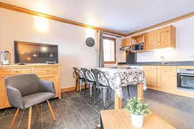 Cuisine ou kitchenette dans l'établissement Résidence Le Criterium - Résidence Le Critérium 3Chalet E Appartement 5 MAE-7731