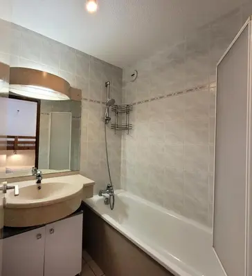 Salle de bains dans l'établissement Résidence Le Soliet 2 - 2 Pièces pour 6 Personnes MAE-7771