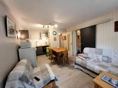 Cuisine ou kitchenette dans l'établissement Résidence Foret-erable - Petit 2 pièces chaleureux et bien équipé MAE-7781
