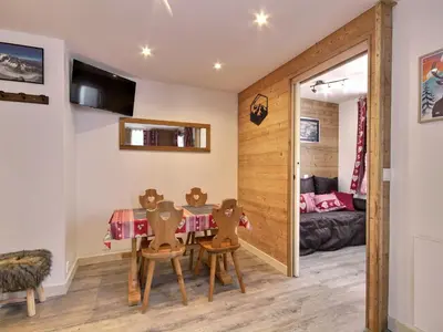 Télévision ou salle de divertissement dans l'établissement Studio-cabine rénové 4 pers, balcon, Belle Plagne - FR-1-455-264