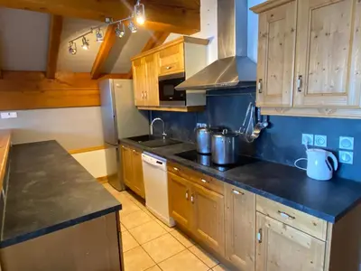 Cuisine ou kitchenette dans l'établissement Chalet Chamois Domaine des Arcs sauna