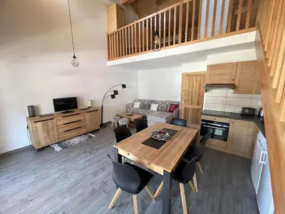 Cuisine ou kitchenette dans l'établissement Confort moderne avec mezzanine près du téléphérique - FR-1-464-247