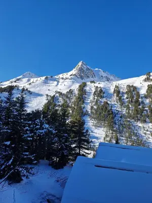 Vue générale sur la montagne ou vue sur la montagne depuis l'appartement
