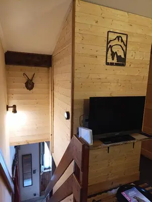 Télévision ou salle de divertissement dans l'établissement La grange d'Alexandre 6 personnes