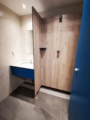 Salle de bains dans l'établissement Caravane 4 personnes au camping d'Aussois