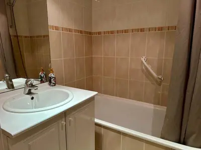 Salle de bains dans l'établissement Tignes : Appartement 6 pers, 41 m², Vue sur pistes - FR-1-449-194