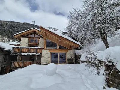 Vue générale sur la montagne ou vue sur la montagne depuis le chalet