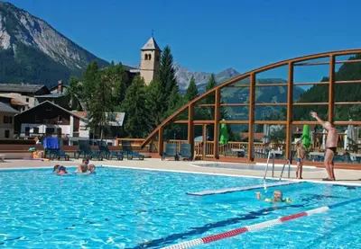 Piscine de l'établissement Appartement Chez Jean - 2 chambres - Centre du Village - À 30 mètres des télécabines ou située à proximité