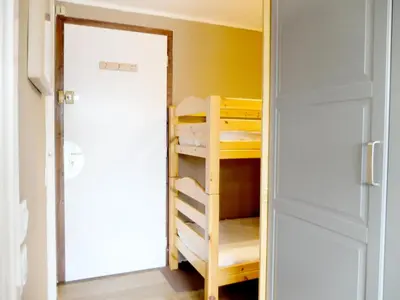 Un ou plusieurs lits dans un hébergement de l'établissement Résidence Palafour - Studio profitant d'une vue sur la grande motte MAE-8154