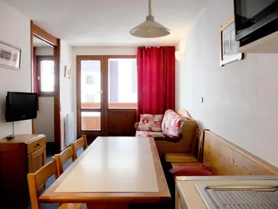Télévision ou salle de divertissement dans l'établissement Résidence Hameau Du Borsat 3 - Appartement confortable · Ski au pied MAE-3684