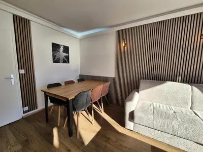 Coin salon dans l'établissement Résidence Bec Rouge - Appartement rénové·Skis aux pieds·Balcon MAE-1061