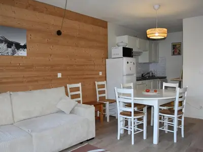 Cuisine ou kitchenette dans l'établissement Charmant appartement au cœur de Pralognan-la-Vanoise - FR-1-464-248