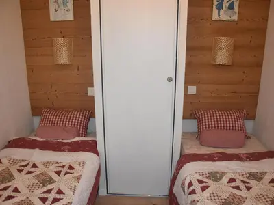 Un ou plusieurs lits dans un hébergement de l'établissement Charmant appartement au cœur de Pralognan-la-Vanoise - FR-1-464-248