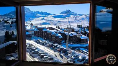 Vue générale sur la montagne ou vue sur la montagne depuis l'appartement
