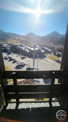 Vue générale sur la montagne ou vue sur la montagne depuis l'appartement