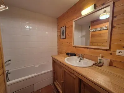Salle de bains dans l'établissement Chalet Cent Names - 8 pers - St Foy Station