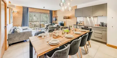 Cuisine ou kitchenette dans l'établissement Résidence Les Terrasses De La Vanoise - 4 Pièces pour 8 Personnes MAE-2711