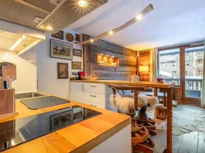 Cuisine ou kitchenette dans l'établissement Charmant appartement cosy au cœur de Val-d'Isère - FR-1-694-377