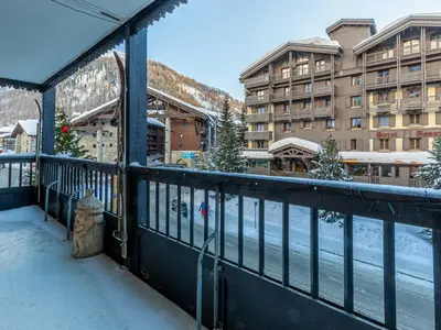 Balcon ou terrasse dans l'établissement Charmant appartement cosy au cœur de Val-d'Isère - FR-1-694-377