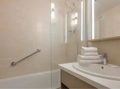 Salle de bains dans l'établissement Les Terrasses Blanches - Appartement Belle Plagne - 4 personnes - Exposition plein Sud - Sur pistes