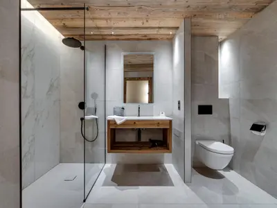 Salle de bains dans l'établissement Appartement de standing Val d'Isère, 12 pers, animaux admis - FR-1-567-135