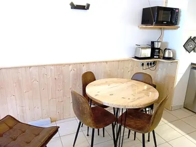 Cuisine ou kitchenette dans l'établissement Terrasses F 002 - PARC NAT VANOISE appart 4 pers
