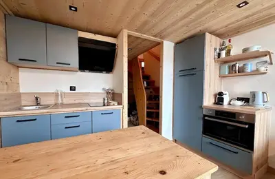 Cuisine ou kitchenette dans l'établissement L’Éterlou Au pied des pistes, vue montagne