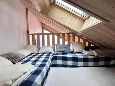 Un ou plusieurs lits dans un hébergement de l'établissement L’Éterlou Au pied des pistes, vue montagne