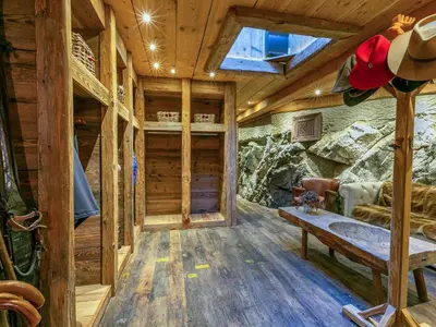 Plan de l'établissement Chalet grand luxe avec piscine, sauna, hammam et bar - Accueille 12 personnes - FR-1-694-319