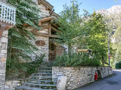 Vue générale sur la montagne ou vue sur la montagne depuis le chalet