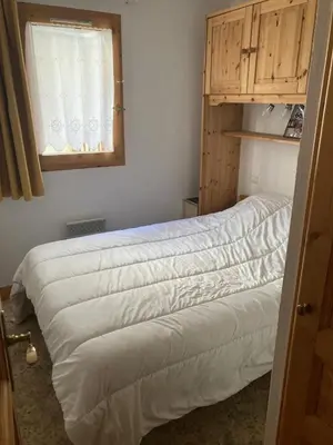 Un ou plusieurs lits dans un hébergement de l'établissement Appartement 2 étoiles en pied de pistes et au centre ville 4 personnes