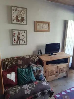 Télévision ou salle de divertissement dans l'établissement Family mountain apartment