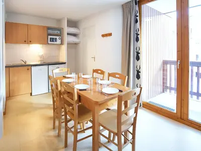 Cuisine ou kitchenette dans l'établissement Apartment with 2 rooms, balcony