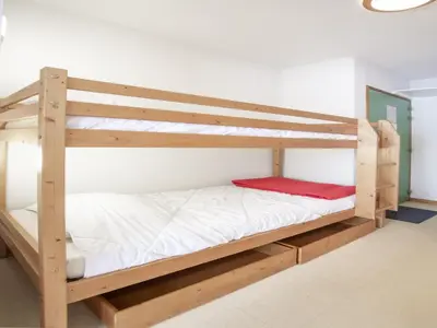 Un ou plusieurs lits dans un hébergement de l'établissement Apartment with 2 rooms and balcony