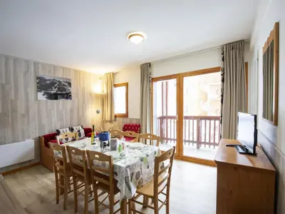 Télévision ou salle de divertissement dans l'établissement Apartment for 8 people with parking